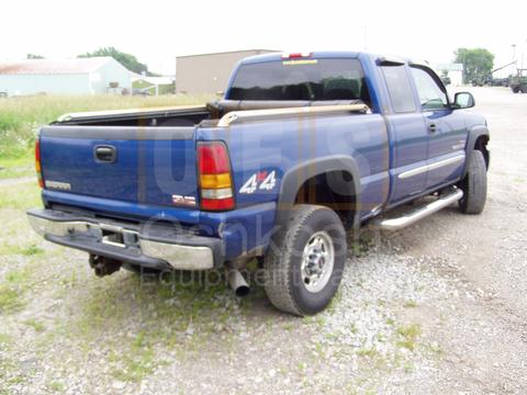 2004 GMC Sierra 2500HD 4X4 SLE (6.6L LB7 Duramax!)