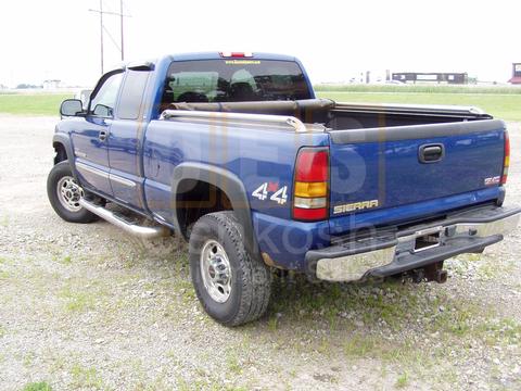 2004 GMC Sierra 2500HD 4X4 SLE (6.6L LB7 Duramax!)